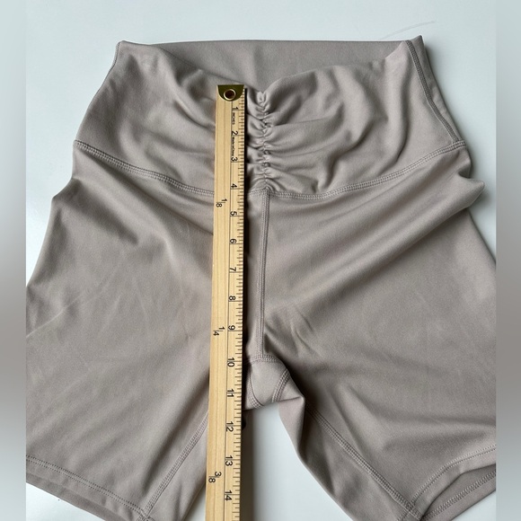 Danskin Tan Taupe Soft Ruched Workout Athletic Bike Shorts Women’s Medium - Picture 7 of 8